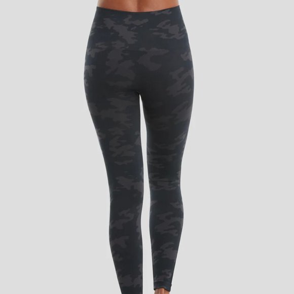 Spanx Look at Me Now Seamless Leggings, Black Camo, Size L - Picture 9 of 10